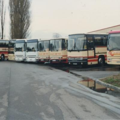 Bus brunel rouge et jaune